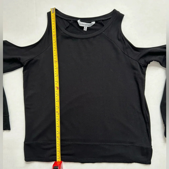 Cupcakes & Cashmere Black Mariam Cold Shoulder Top‎ Small - Picture 5 of 9
